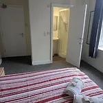 Bristol Hotel * 브리스틀
