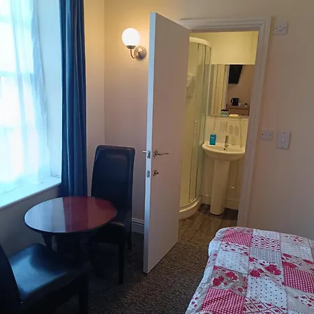 Bristol Hotel *