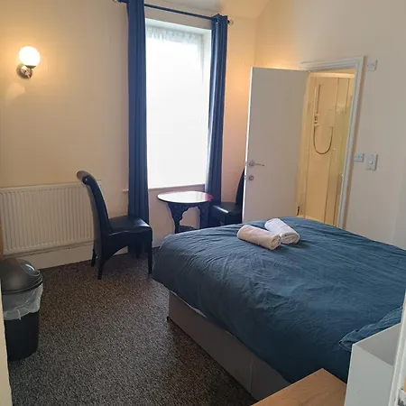 Bristol Hotel *