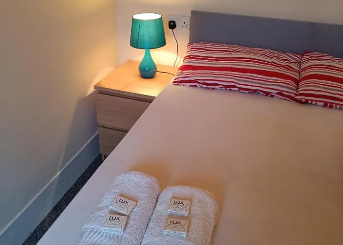 Bristol Hotel فندق *